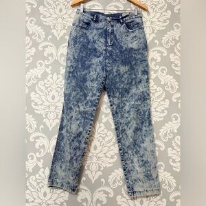 • Variations Acid Wash Distressed Diamond Studded Detail High Rise Jeans